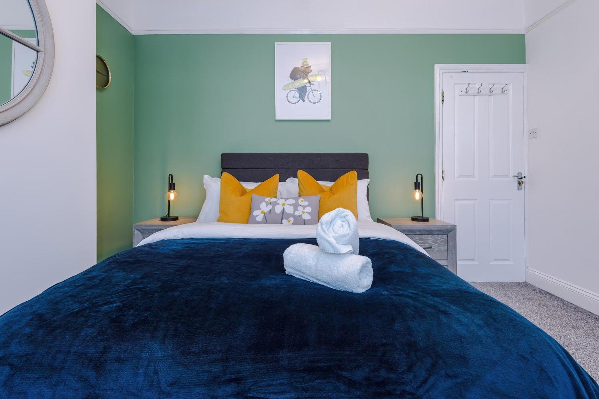 Incredible - Five Bedroom - 7 Actual Beds - 6 Bathroom House By Purestay - Central Bath With Parking Eksteriør billede