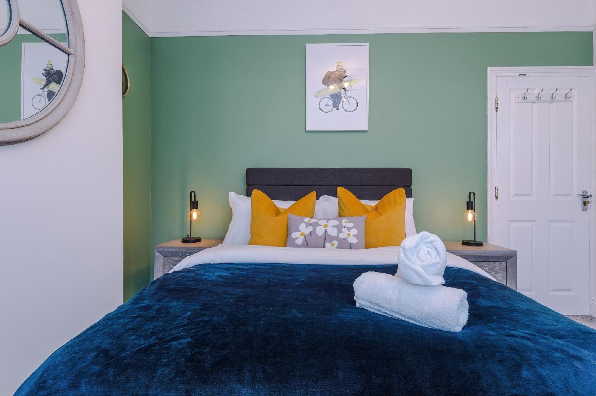 Incredible - Five Bedroom - 7 Actual Beds - 6 Bathroom House By Purestay - Central Bath With Parking Eksteriør billede