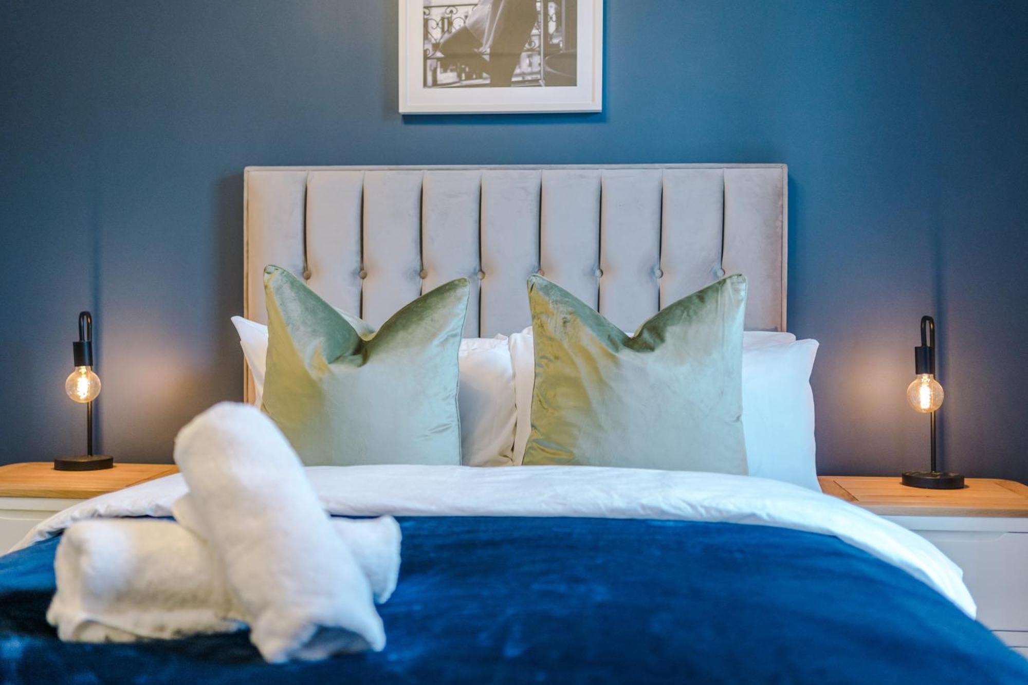 Incredible - Five Bedroom - 7 Actual Beds - 6 Bathroom House By Purestay - Central Bath With Parking Eksteriør billede