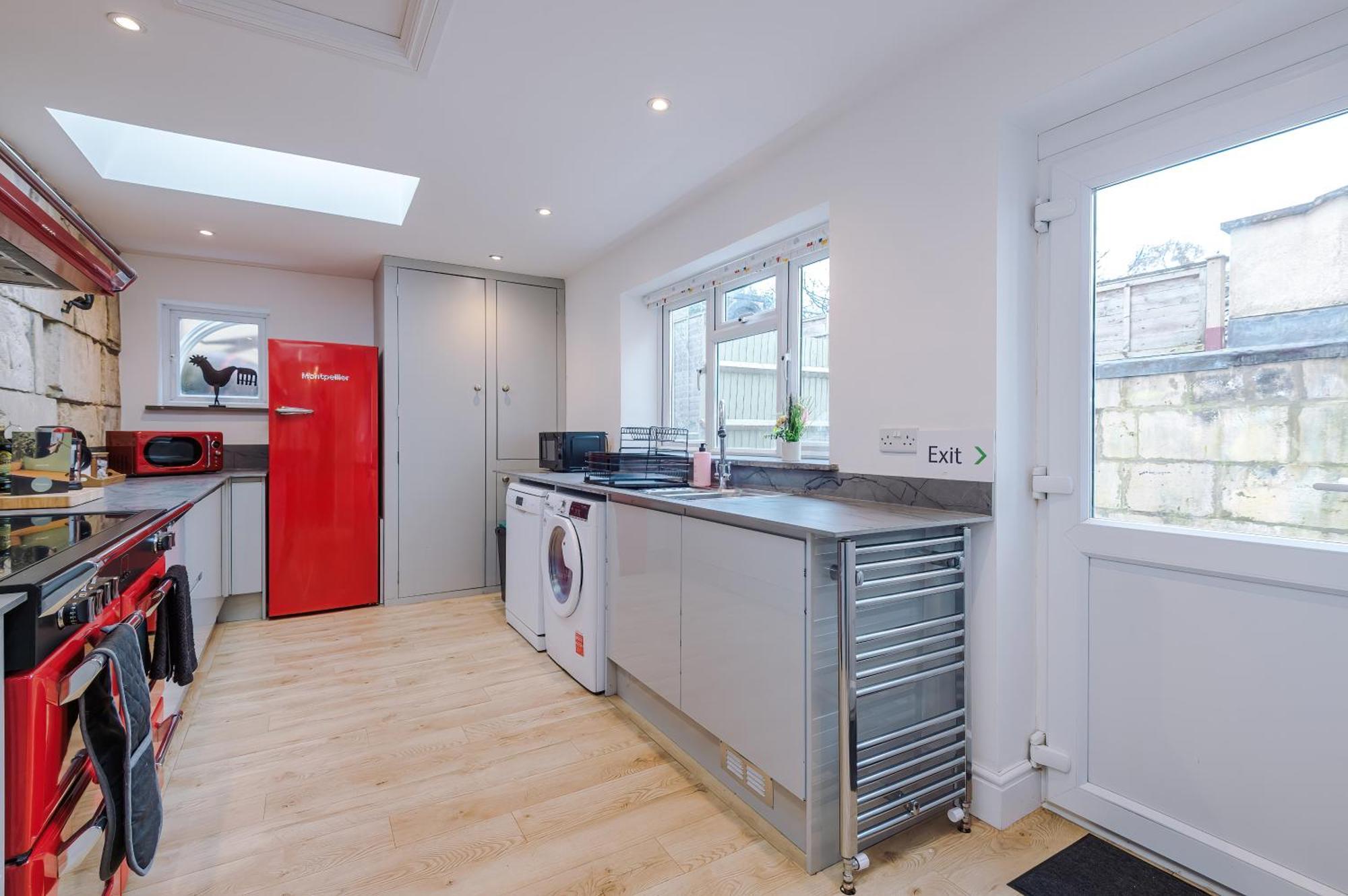 Incredible - Five Bedroom - 7 Actual Beds - 6 Bathroom House By Purestay - Central Bath With Parking Eksteriør billede