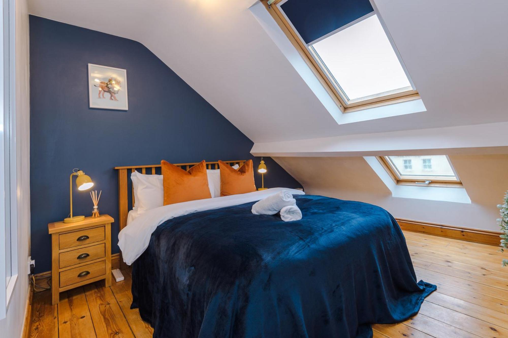 Incredible - Five Bedroom - 7 Actual Beds - 6 Bathroom House By Purestay - Central Bath With Parking Eksteriør billede