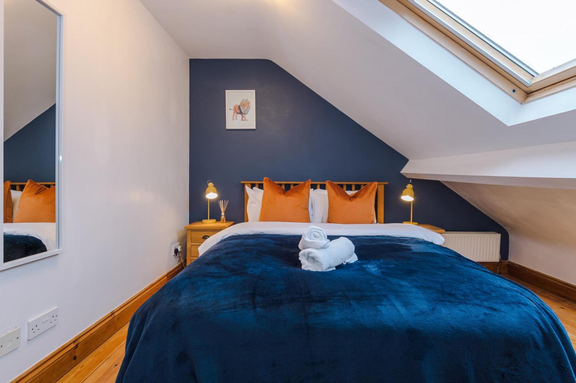 Incredible - Five Bedroom - 7 Actual Beds - 6 Bathroom House By Purestay - Central Bath With Parking Eksteriør billede