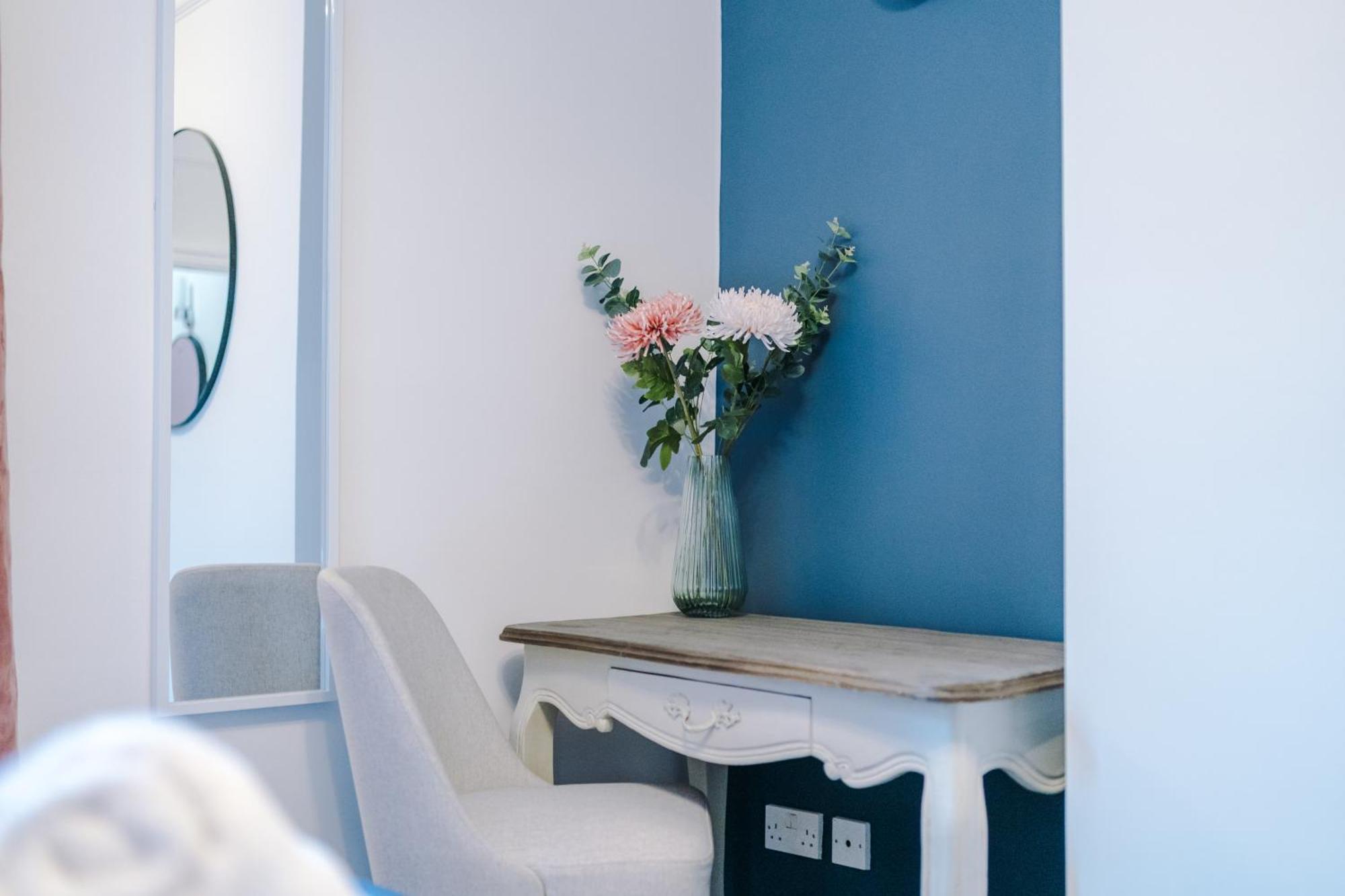 Incredible - Five Bedroom - 7 Actual Beds - 6 Bathroom House By Purestay - Central Bath With Parking Eksteriør billede