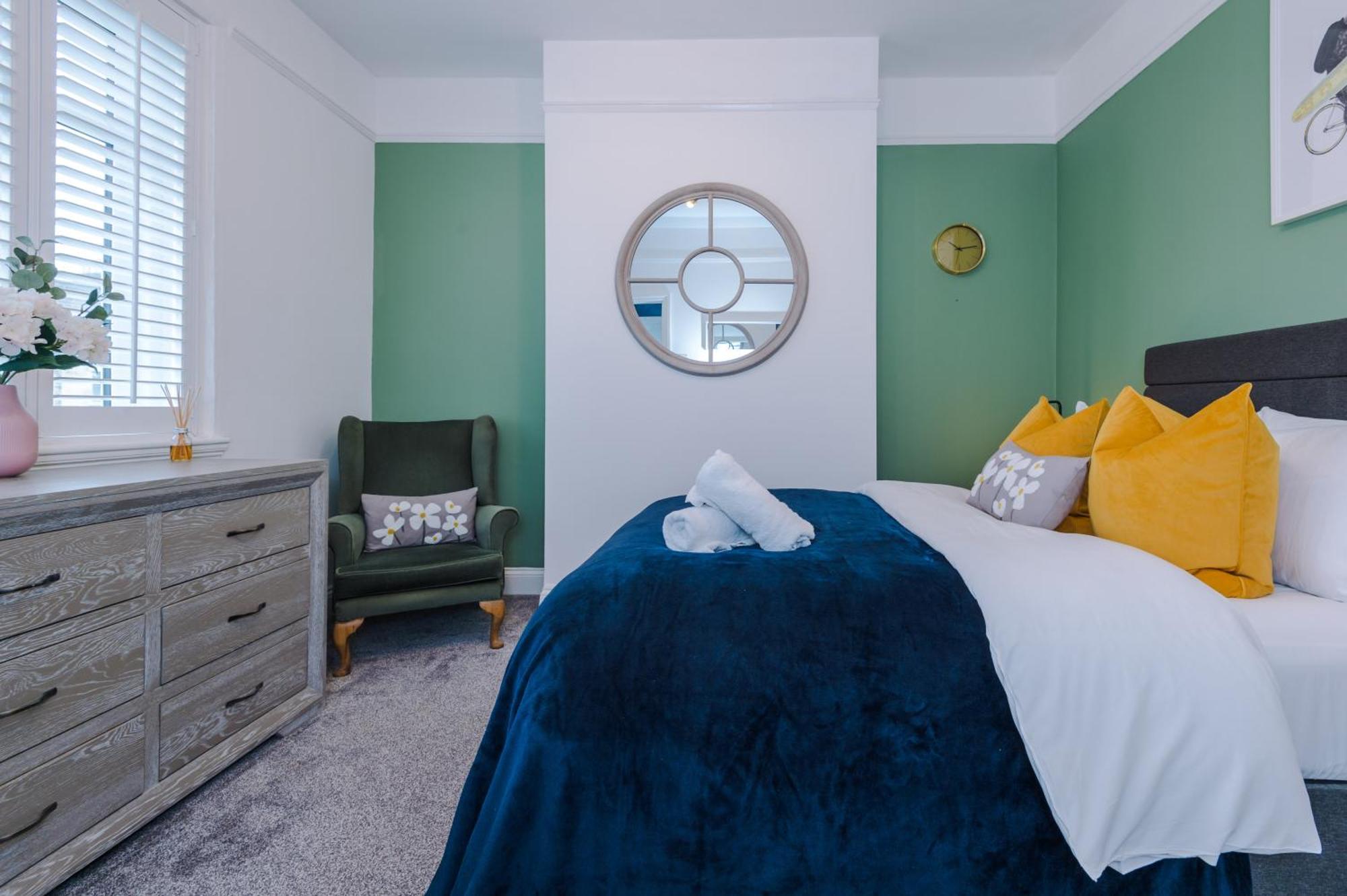 Incredible - Five Bedroom - 7 Actual Beds - 6 Bathroom House By Purestay - Central Bath With Parking Eksteriør billede