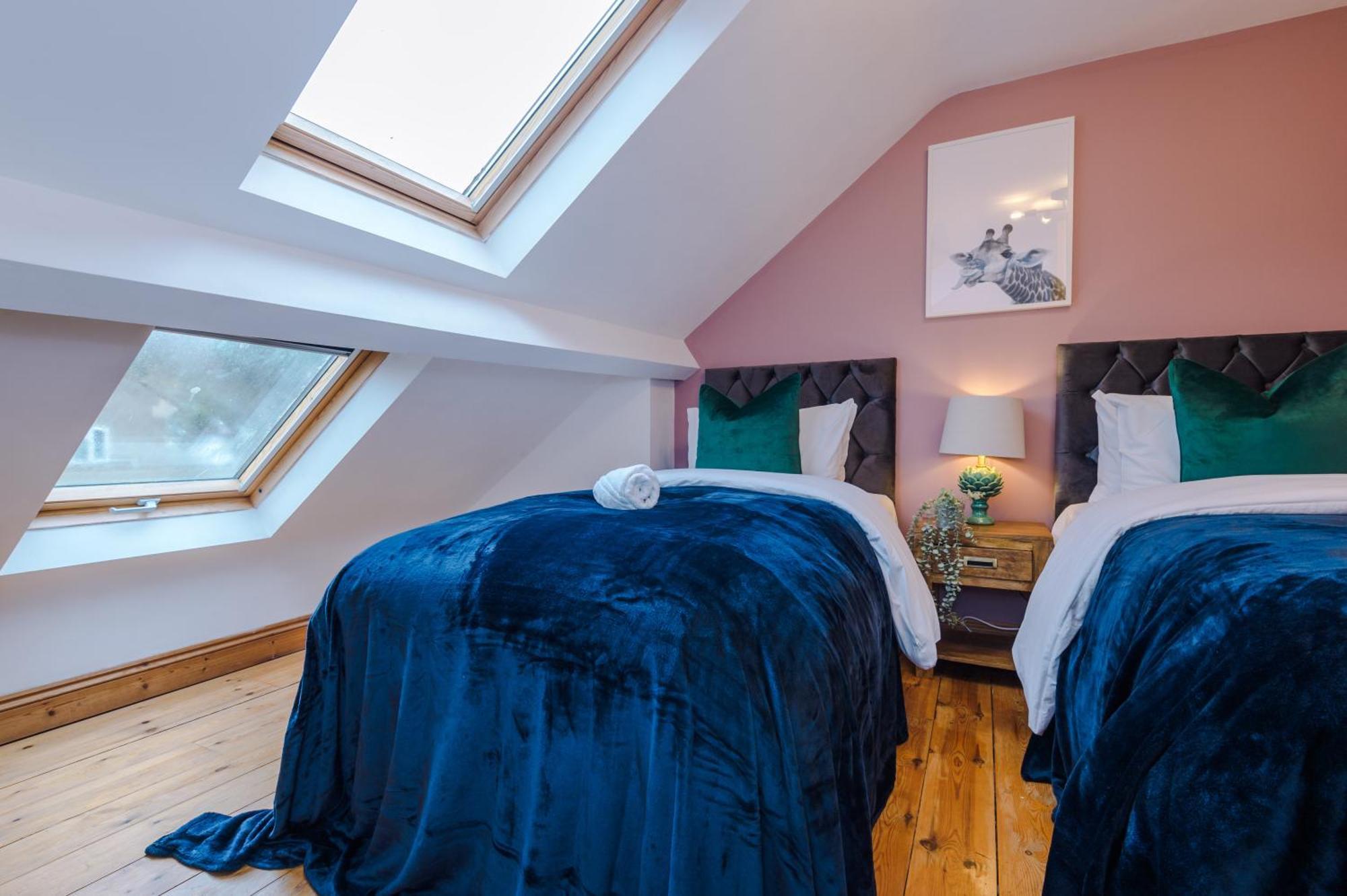 Incredible - Five Bedroom - 7 Actual Beds - 6 Bathroom House By Purestay - Central Bath With Parking Eksteriør billede