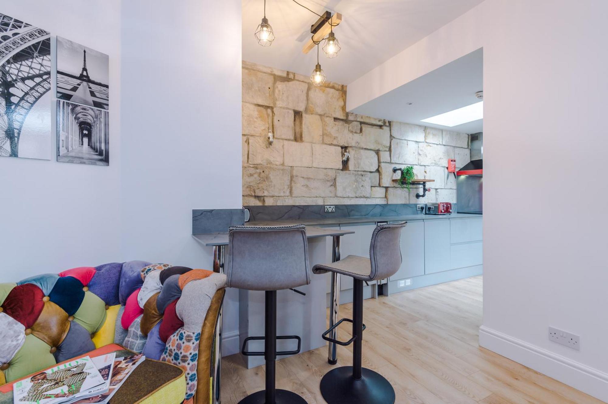 Incredible - Five Bedroom - 7 Actual Beds - 6 Bathroom House By Purestay - Central Bath With Parking Eksteriør billede