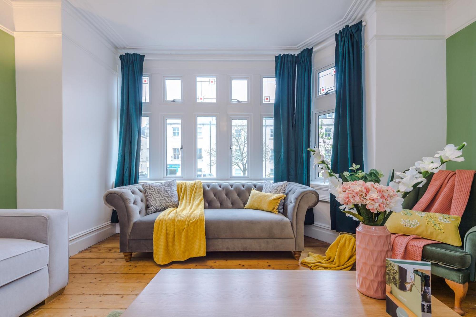 Incredible - Five Bedroom - 7 Actual Beds - 6 Bathroom House By Purestay - Central Bath With Parking Eksteriør billede